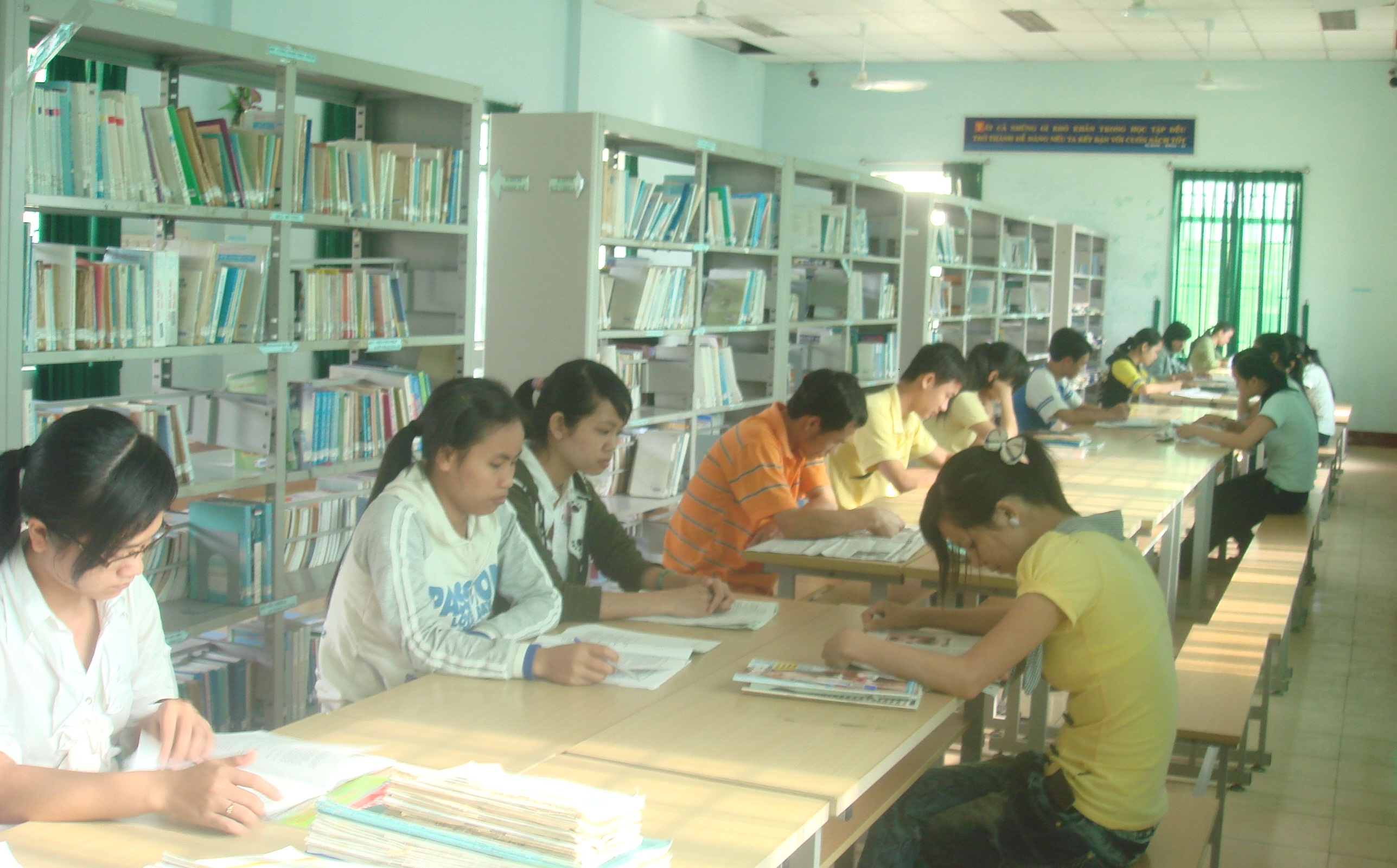Nâng cao chất lượng công tác phục vụ người đọc 