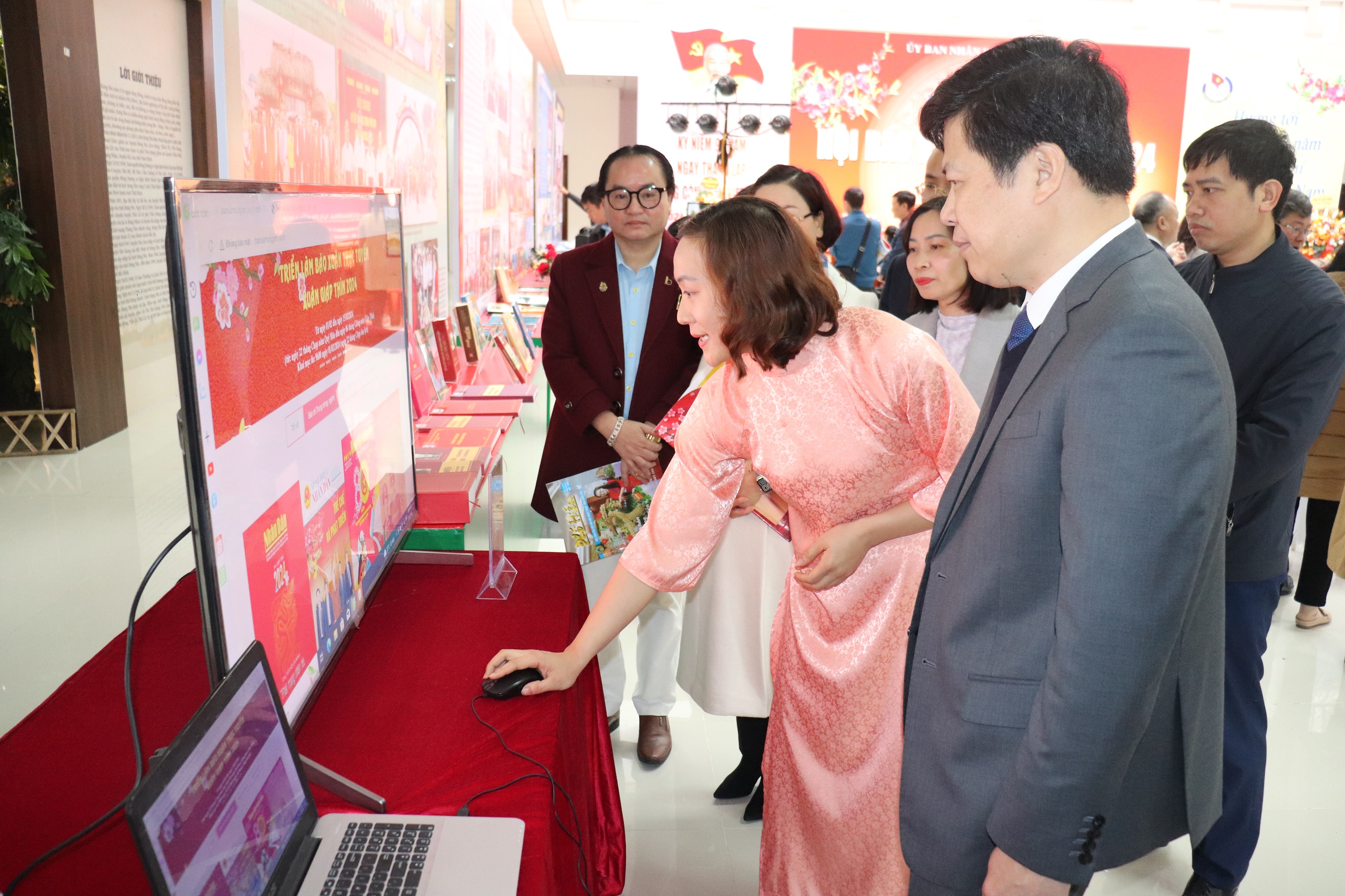 Khai mạc Hội báo Xuân Giáp Thìn tỉnh Hưng Yên năm 2024