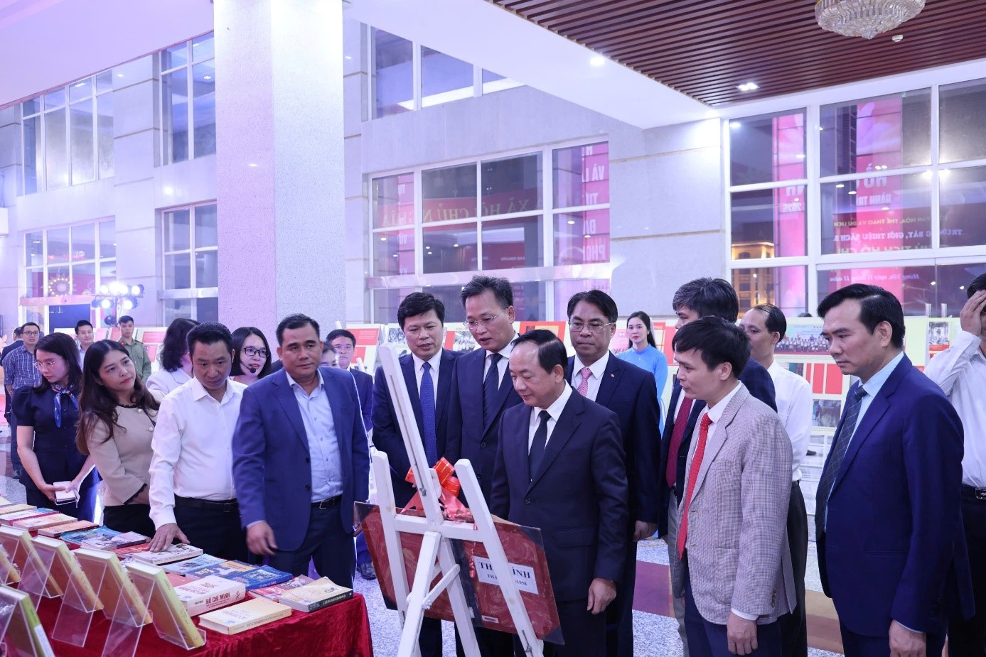 Thư viện tỉnh trưng bày, giới thiệu sách báo tại Chương trình giao lưu các điển hình tiêu biểu trong học tập và làm theo tư tưởng, đạo đức, phong cách Hồ Chí Minh khu vực phía Bắc năm 2025