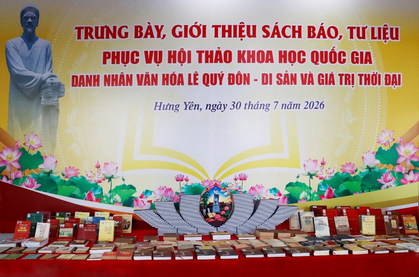 Trưng bày, giới thiệu sách báo, tư liệu phục vụ Hội thảo khoa học quốc gia “Danh nhân văn hóa Lê Quý Đôn – Di sản và giá trị thời đại”